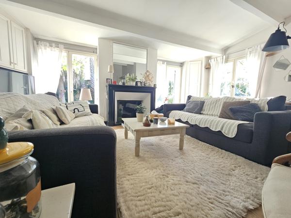 Saint-Brès (34670) Maison T6 R+1, calme, piscine - 34670 - St Brès