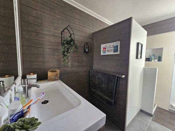 Saint-Brès (34670) Maison T6 R+1, calme, piscine - 34670 - St Brès