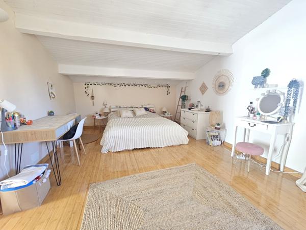 Saint-Brès (34670) Maison T6 R+1, calme, piscine - 34670 - St Brès