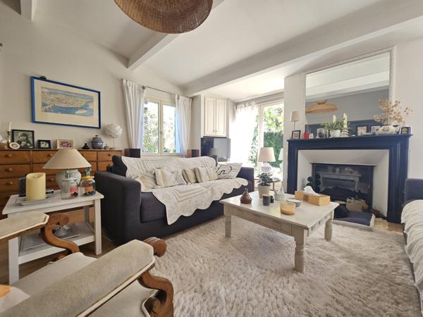 Saint-Brès (34670) Maison T6 R+1, calme, piscine - 34670 - St Brès