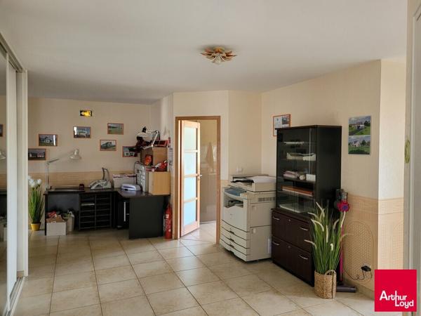 Location Bureaux Zone Franche 218m² + 5 parkings