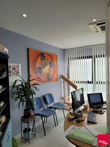 Location Bureaux Zone Franche 218m² + 5 parkings