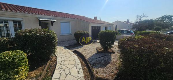 Maison à louer Saint Hilaire De Riez : 4 pièces, 67m² avec 2 chambre(s) à 850€ - AJP Immobilier St-Gilles-Croix-de-Vie