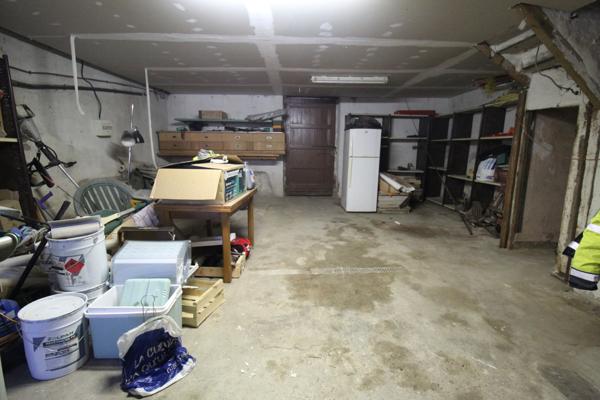 Maison de village avec terrasse, garage et atelier