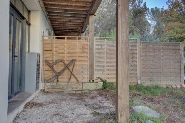 AIX-EN-PROVENCE - APPARTEMENT A RENOVER - T3 - TERRASSE - JARDIN - 335 000