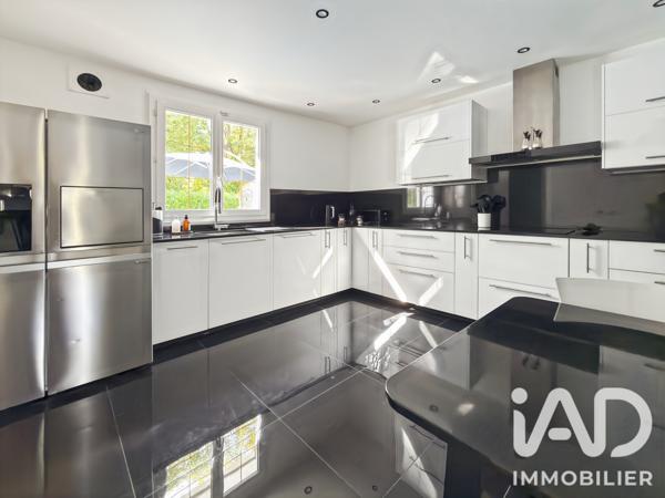 Maison à vendre 7 pièces 200,2 m² Santeny