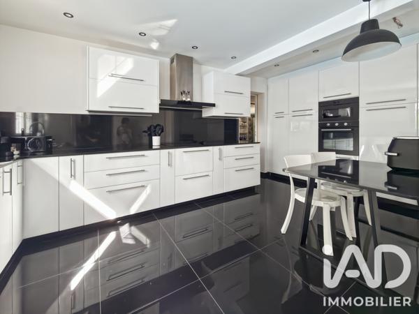 Maison à vendre 7 pièces 200,2 m² Santeny