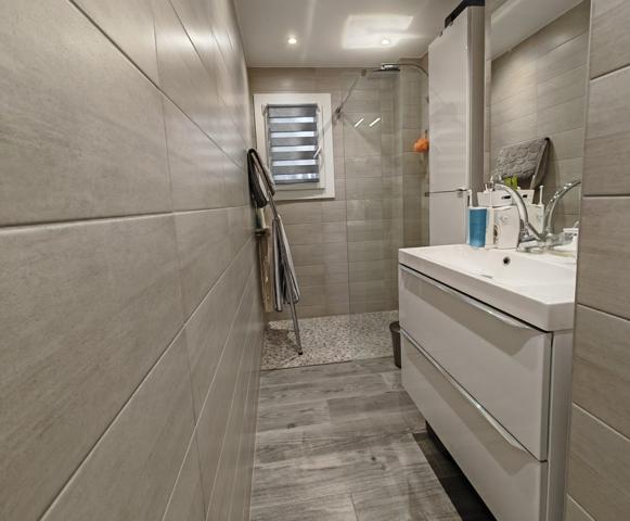 TOULON – Les Primeroses | T4 73 m² ENTIÈREMENT RÉNOVÉ | Cave | 2 Balcons | DPE C | 185 000 €