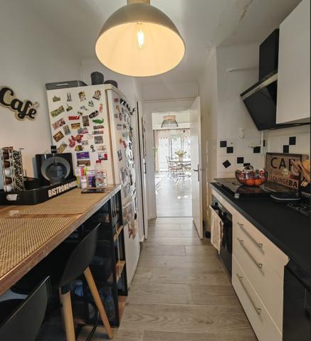 TOULON – Les Primeroses | T4 73 m² ENTIÈREMENT RÉNOVÉ | Cave | 2 Balcons | DPE C | 185 000 €