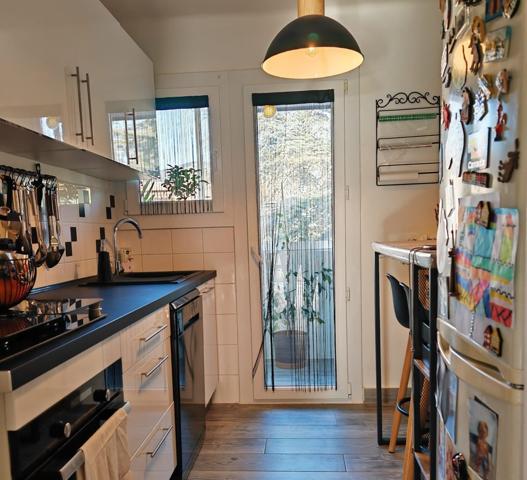 TOULON – Les Primeroses | T4 73 m² ENTIÈREMENT RÉNOVÉ | Cave | 2 Balcons | DPE C | 185 000 €