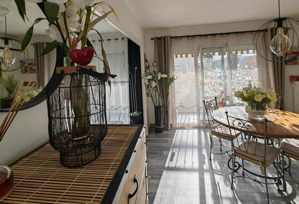 TOULON – Les Primeroses | T4 73 m² ENTIÈREMENT RÉNOVÉ | Cave | 2 Balcons | DPE C | 185 000 €