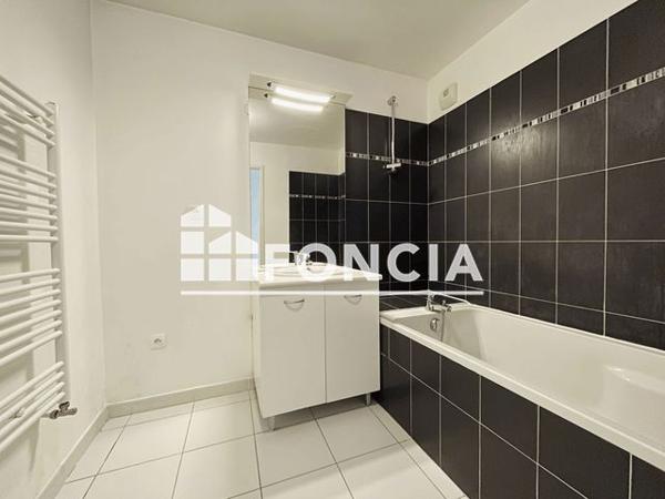 Location Appartement 3 pièces 60.5 m² - 27 AVENUE DUSSAP Toulon 83100