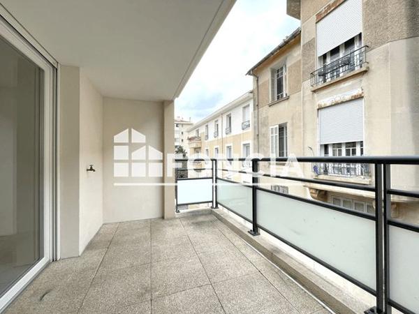 Location Appartement 3 pièces 60.5 m² - 27 AVENUE DUSSAP Toulon 83100
