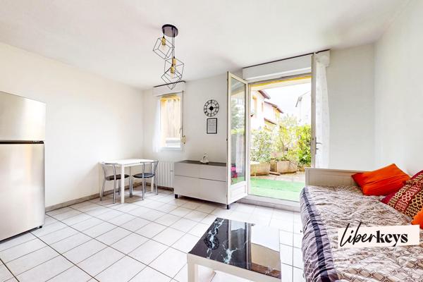 Studio rénové avec belle terrasse - Quartier Monplaisir à côté du métro D et de l'Université Lyon 3