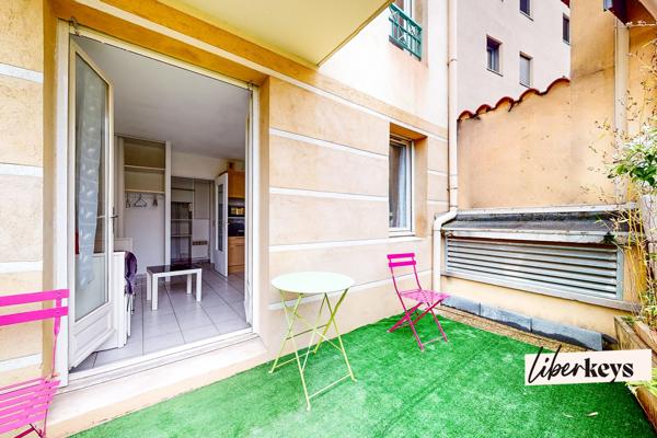 Studio rénové avec belle terrasse - Quartier Monplaisir à côté du métro D et de l'Université Lyon 3