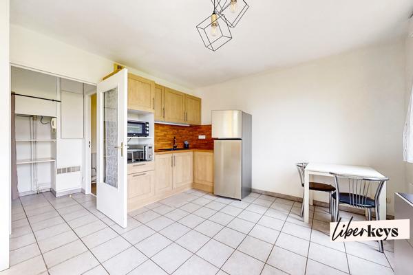 Studio rénové avec belle terrasse - Quartier Monplaisir à côté du métro D et de l'Université Lyon 3