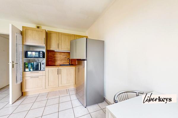 Studio rénové avec belle terrasse - Quartier Monplaisir à côté du métro D et de l'Université Lyon 3