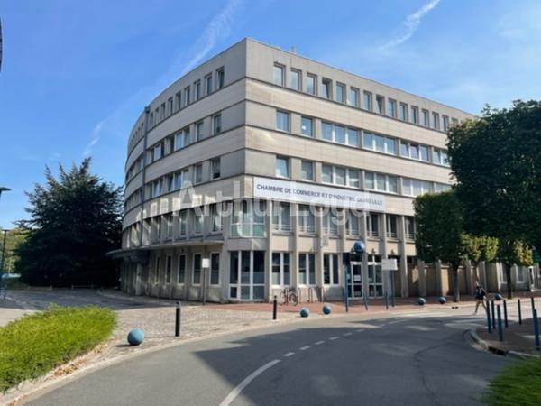 Bureaux à vendre ou à louer à Douai quartier tertiaire lumineux