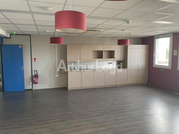 Bureaux à vendre ou à louer à Douai quartier tertiaire lumineux
