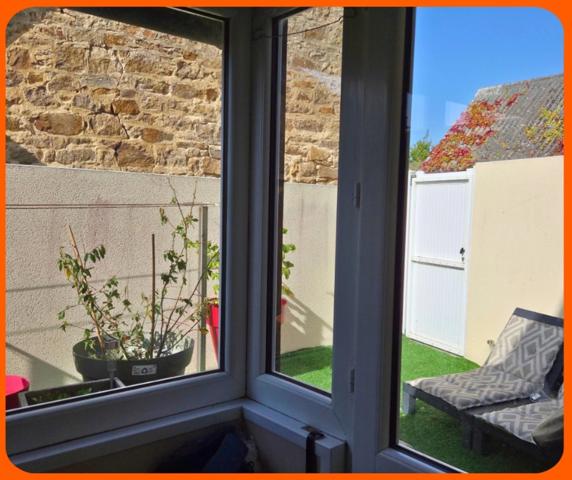 Maison de ville avec exterieur et 3 chambres – Centre de Saint-Pol-de-Léon