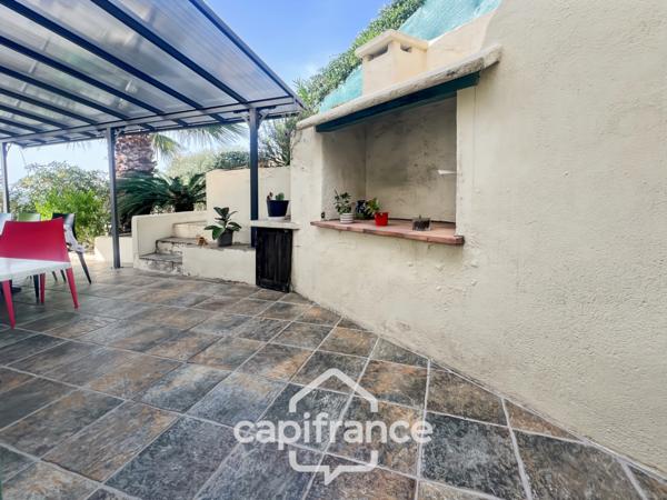 Maison à vendre 6 pièces LE LAVANDOU (83), 4 chambres, vue dégagée et de nombreuses terrasses.