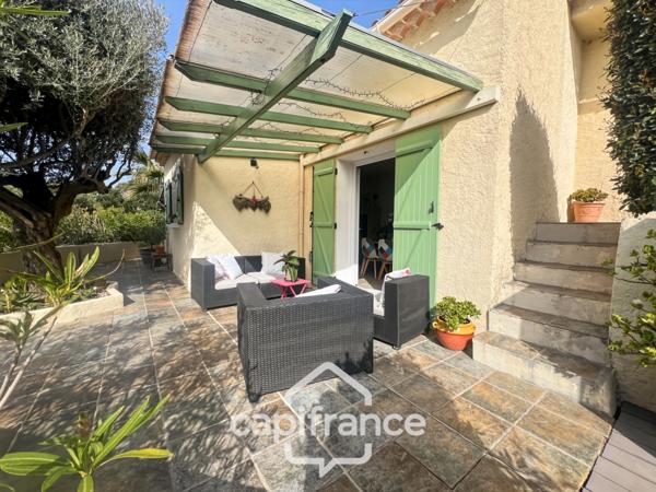 Maison à vendre 6 pièces LE LAVANDOU (83), 4 chambres, vue dégagée et de nombreuses terrasses.