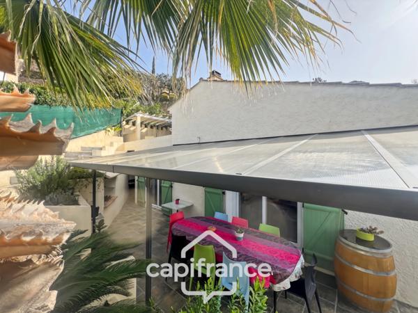 Maison à vendre 6 pièces LE LAVANDOU (83), 4 chambres, vue dégagée et de nombreuses terrasses.