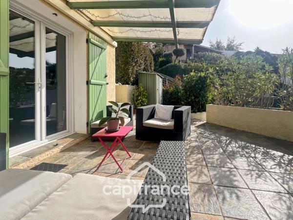 Maison à vendre 6 pièces LE LAVANDOU (83), 4 chambres, vue dégagée et de nombreuses terrasses.