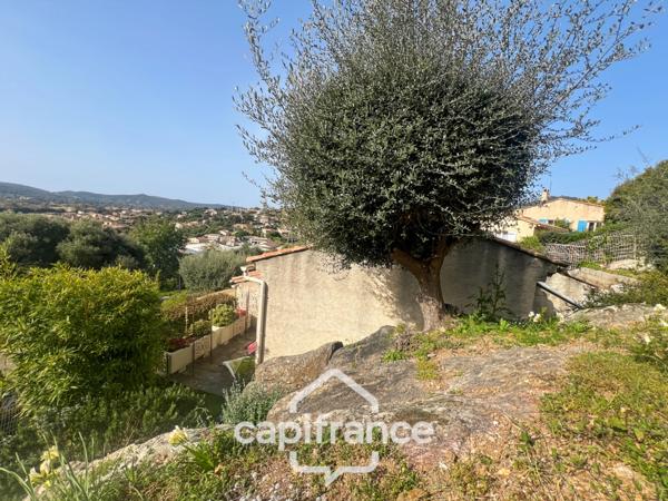 Maison à vendre 6 pièces LE LAVANDOU (83), 4 chambres, vue dégagée et de nombreuses terrasses.