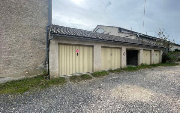 Immeuble à vendre    8 pièces •  Saint-Chély-d'Apcher