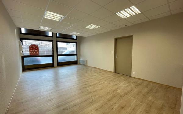 Immeuble à vendre    8 pièces •  Saint-Chély-d'Apcher