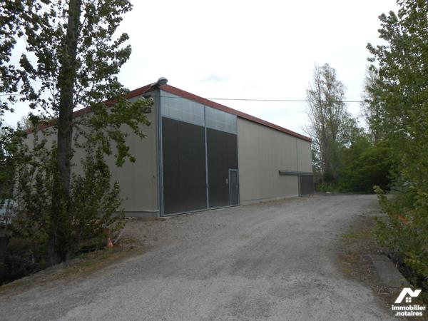 Campagne de Bergues:
Ensemble immobilier comprenant 7 logements et un hangar, le tout actuelle...