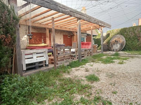 Maison de ville à fort potentiel + studio de 50m2