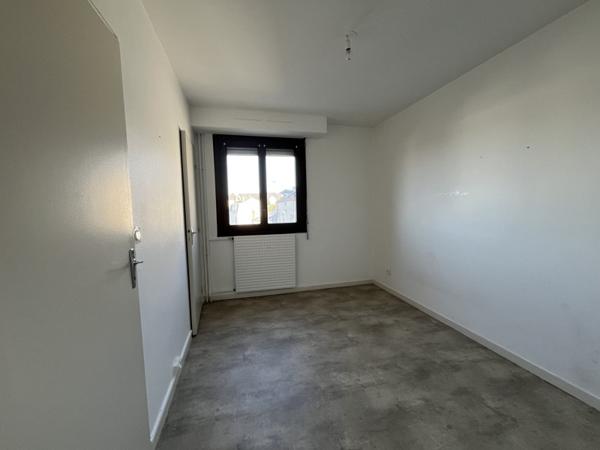 Appartement à vendre 50 000 € Vierzon 3 p 68 m² DPE D