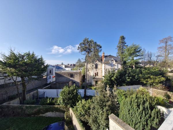 Haut-Pavé-St-Félix - T2 Traversant EST-OUEST