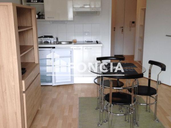 Location Studio meublé 26.41 m² - 28 RUE JEAN PERRIN La Rochelle 17000