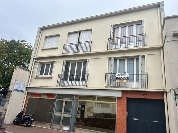Local commercial €420 000 ** - Référence 13032