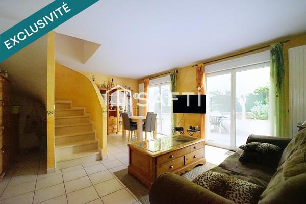 Agréable  maison familiale, lumineuse et parfaitement préservée des regards.