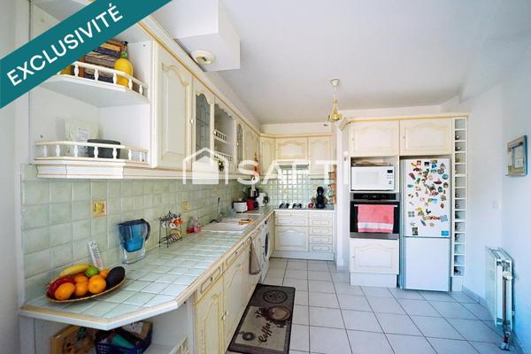 Agréable  maison familiale, lumineuse et parfaitement préservée des regards.