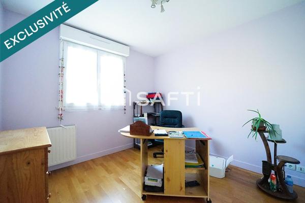 Agréable  maison familiale, lumineuse et parfaitement préservée des regards.