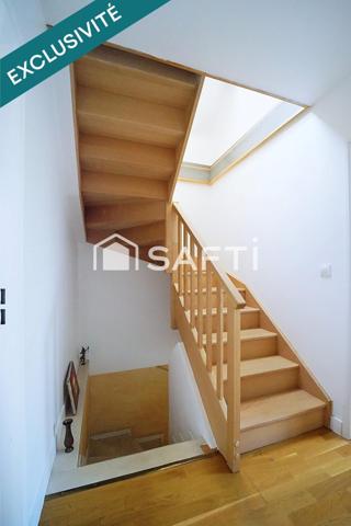 Agréable  maison familiale, lumineuse et parfaitement préservée des regards.