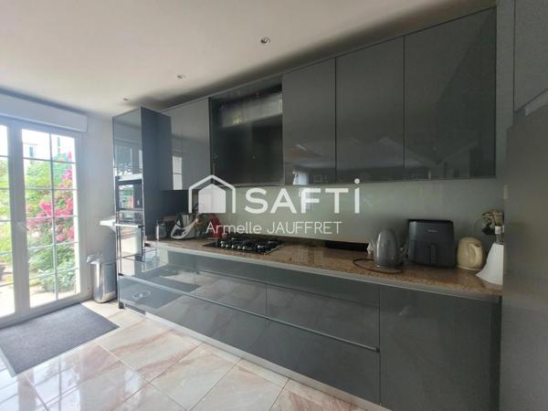 Superbe maison de 2008 tout à pied secteur calme