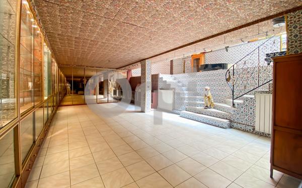 Appartement à vendre    5 pièces • 210,10 m2 Paris 20