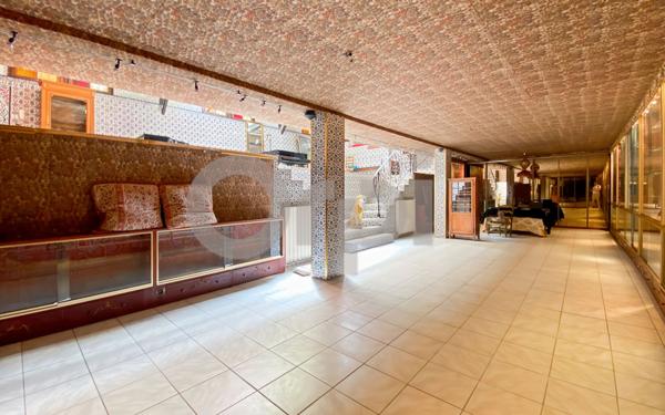 Appartement à vendre    5 pièces • 210,10 m2 Paris 20