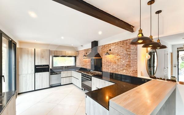 Maison à vendre    6 pièces •  Cuers