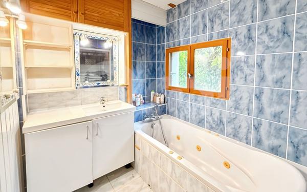 Maison à vendre    6 pièces •  Cuers