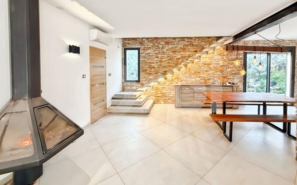 Maison à vendre    6 pièces •  Cuers