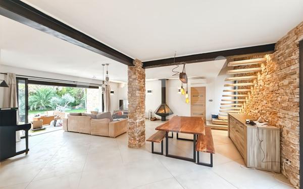 Maison à vendre    6 pièces •  Cuers