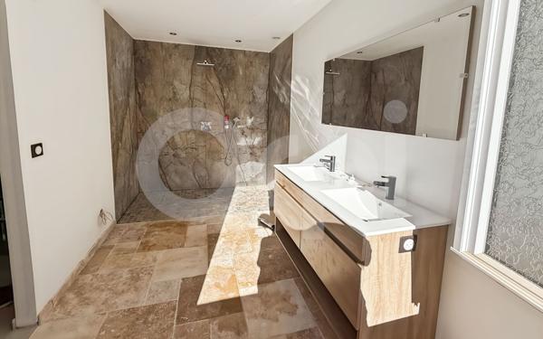 Maison à vendre    6 pièces •  Cuers