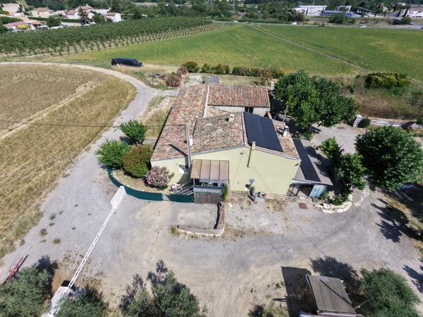 proche MANOSQUE(04)grand MAS NAPOLEONIEN 240m2 au calme à aménager de m2 avec T2 terrain 3998 m2